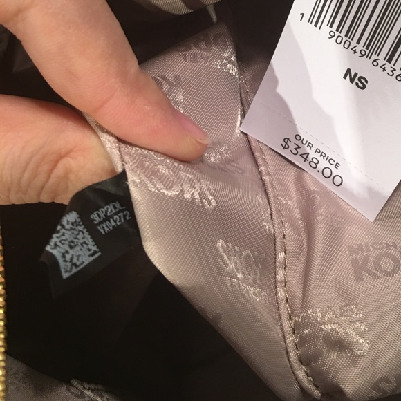 👑Michael Kors Large Satchel👑 - Picture 6 of 6