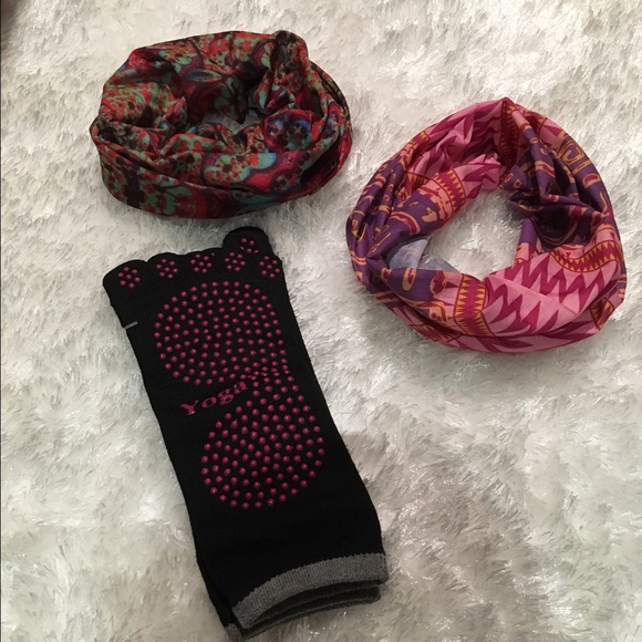 Yoga & Barre grip socks, headband / wrap.