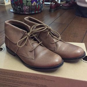 Brown ankle high oxfords