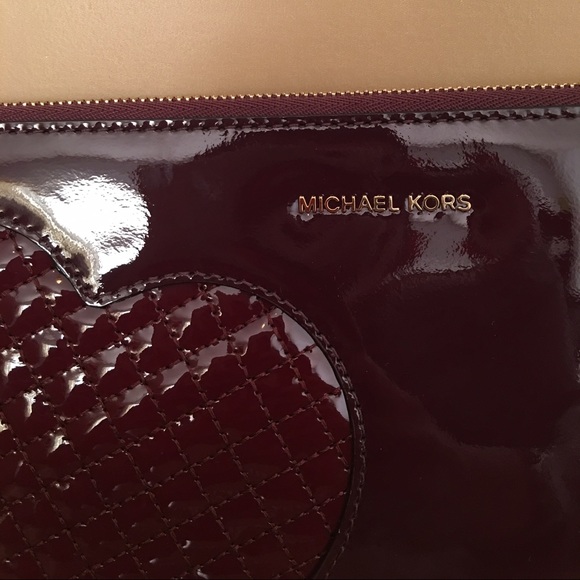 ❤️Michael Kors Heart Clutch❤️ - Picture 4 of 4