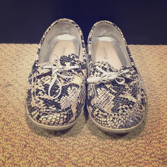 Sperry Montauk snake skin loafer size 7.5