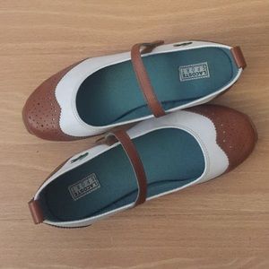 SALE! 🎉 Brand New Lacoste Flats