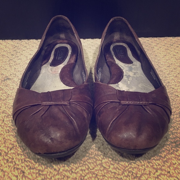Born brown leather flat