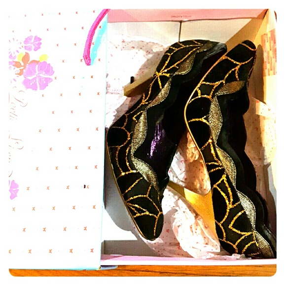 Shoes box provided