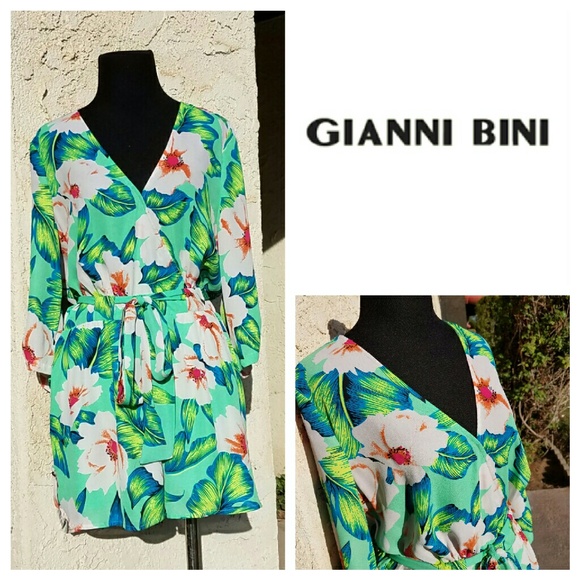 Gianni Bini Pants - NWOT Gianni Bini Floral Tropical Romper