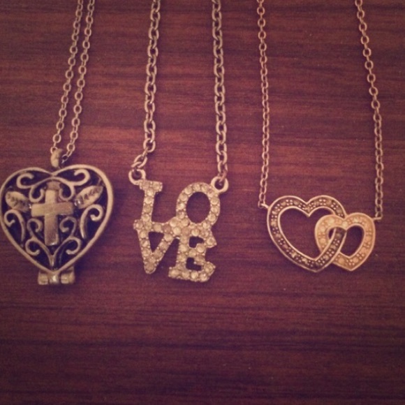 Necklace bundle - Picture 1 of 4