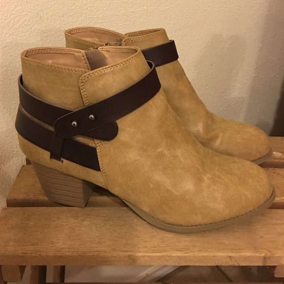Lowest Price Like New Tan Booties Host Pick