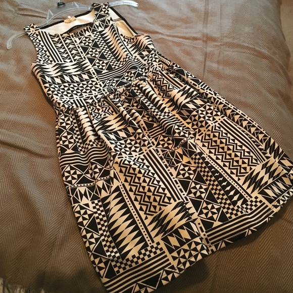 Black and white pattern dress - Picture 1 of 4