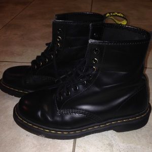 Dr. Martens Original Black Leather
