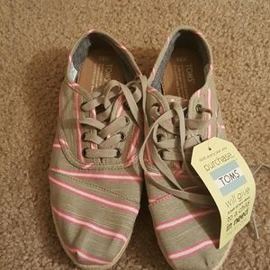 Brand new Womens Toms