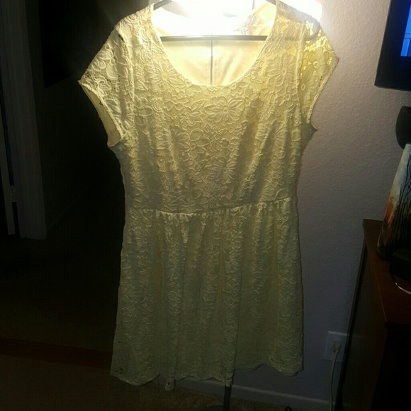 Forever 21 Plus Yellow Floral Lace Dress