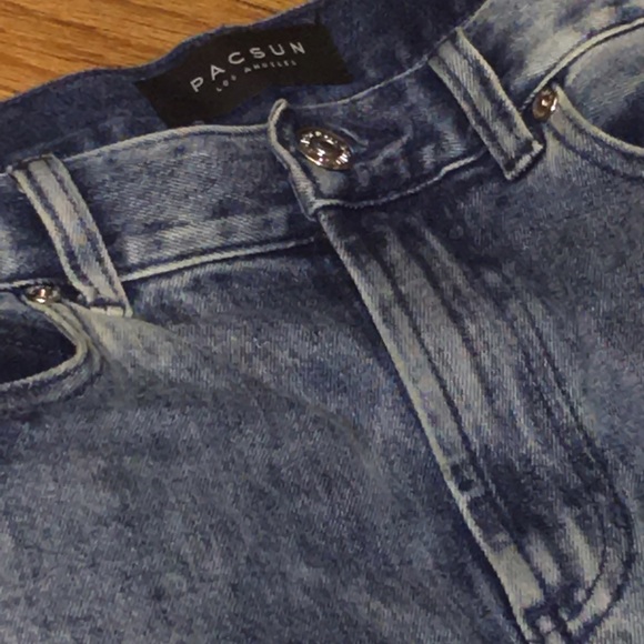 Pacsun Jeans worn by Chicago Artist @shakyshawn - Picture 2 of 4