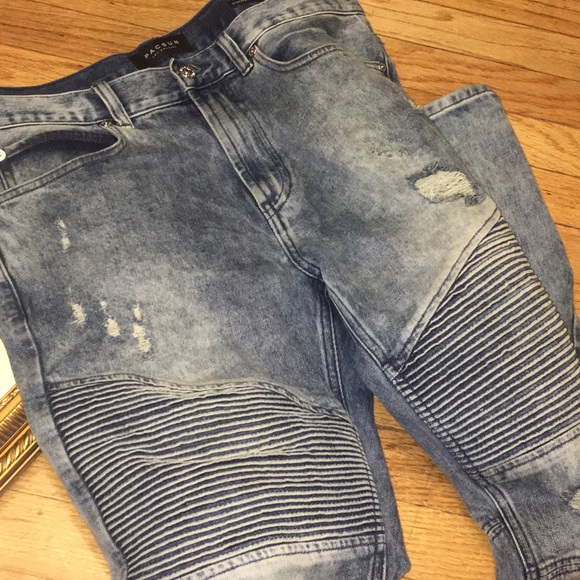 Pacsun Jeans worn by Chicago Artist @shakyshawn - Picture 3 of 4