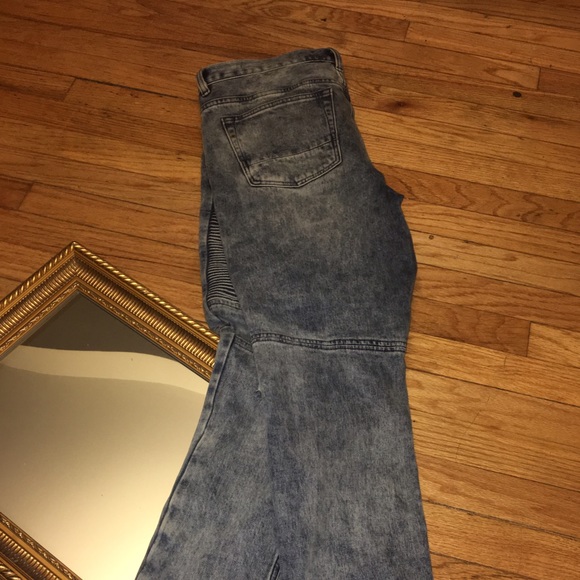 Pacsun Jeans worn by Chicago Artist @shakyshawn - Picture 4 of 4