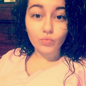 Meet your Posher, Selena