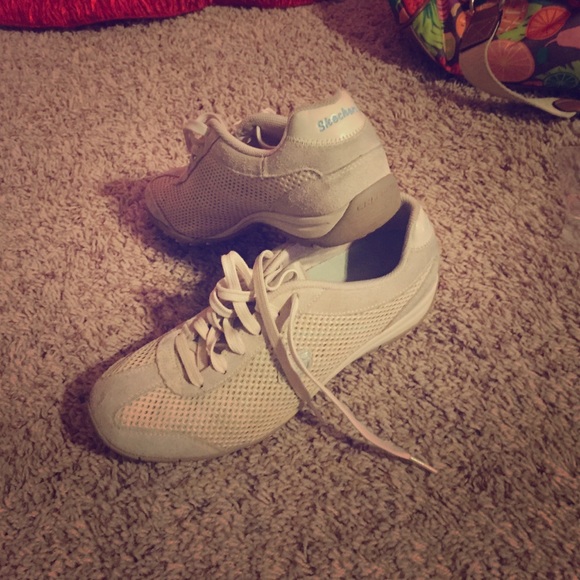 Women's Sketchers Size 9
