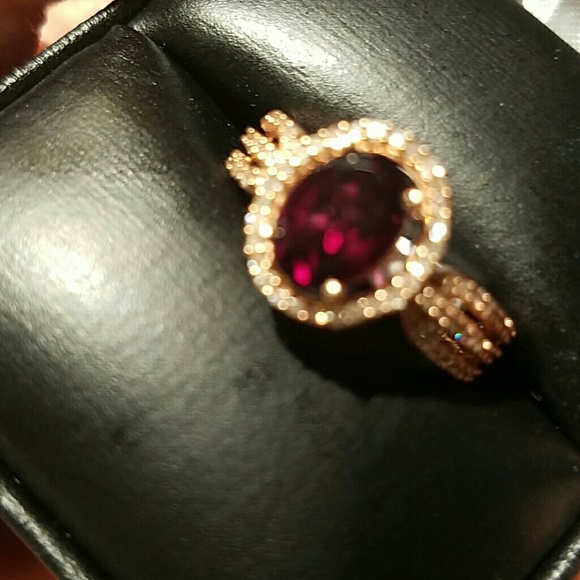 Gorgeous rose gold diamond and Garnet ring