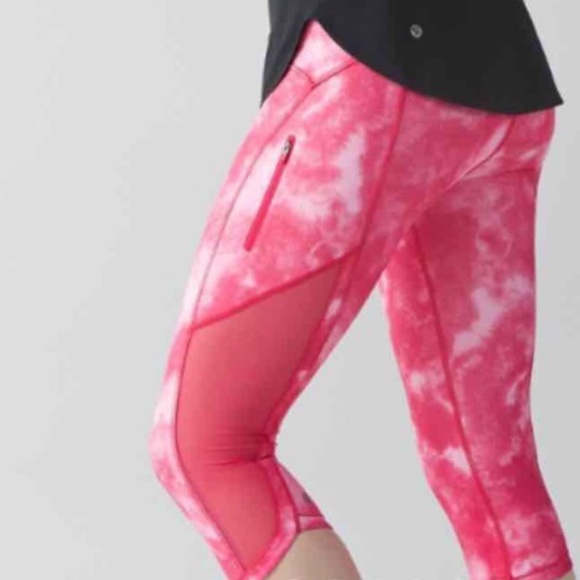 New lululemon mesh crops - Picture 2 of 3