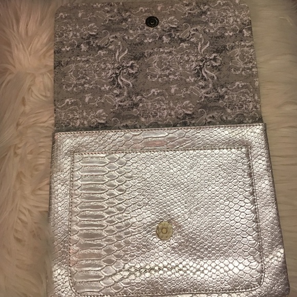 Silver Snakeskin Pattern Clutch - image 2