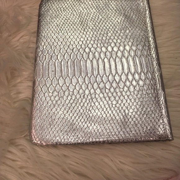 Silver Snakeskin Pattern Clutch - image 4