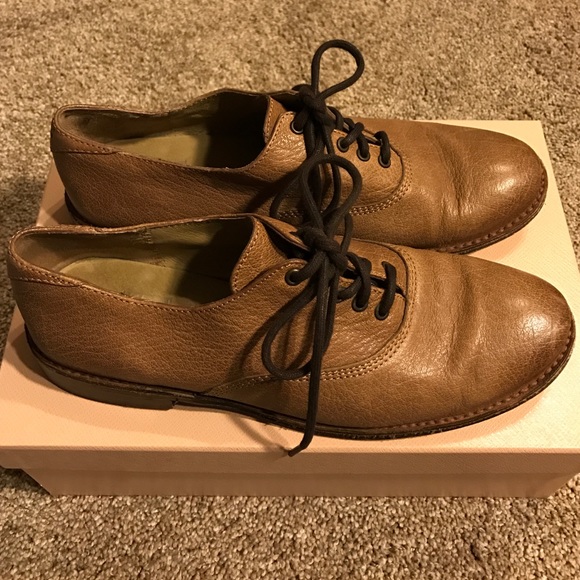 FRYE tan oxfords