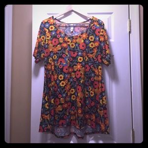LuLaRoe Perfect T, size Large