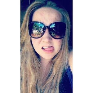 Meet your Posher, Maya