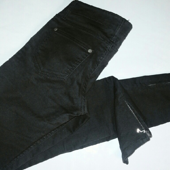 M By MADONNA Black Skinny jeans with Ankle Zippers - Picture 7 of 8