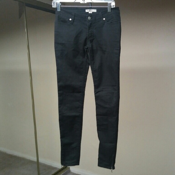 M By MADONNA Black Skinny jeans with Ankle Zippers - Picture 8 of 8