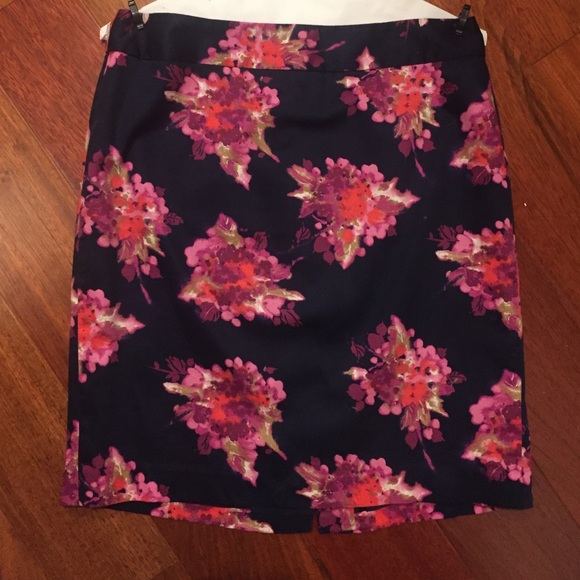 Gorgeous Loft size 6 skirt
