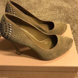 BCBGeneration nude platform pumps