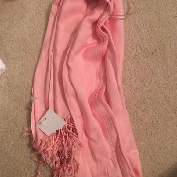 Scarves for sale !!. Need to be gone soon !.