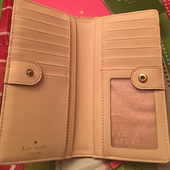 ✨Sold✨Kate Spade Stacy Charlotte Terrace Wallet - Picture 4 of 4