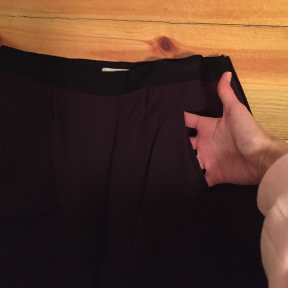 Super cute Gap plum colored mini skirt ✨ - Picture 2 of 4