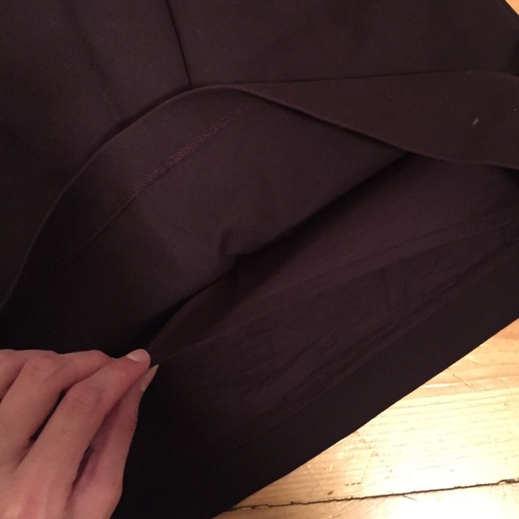 Super cute Gap plum colored mini skirt ✨ - Picture 4 of 4