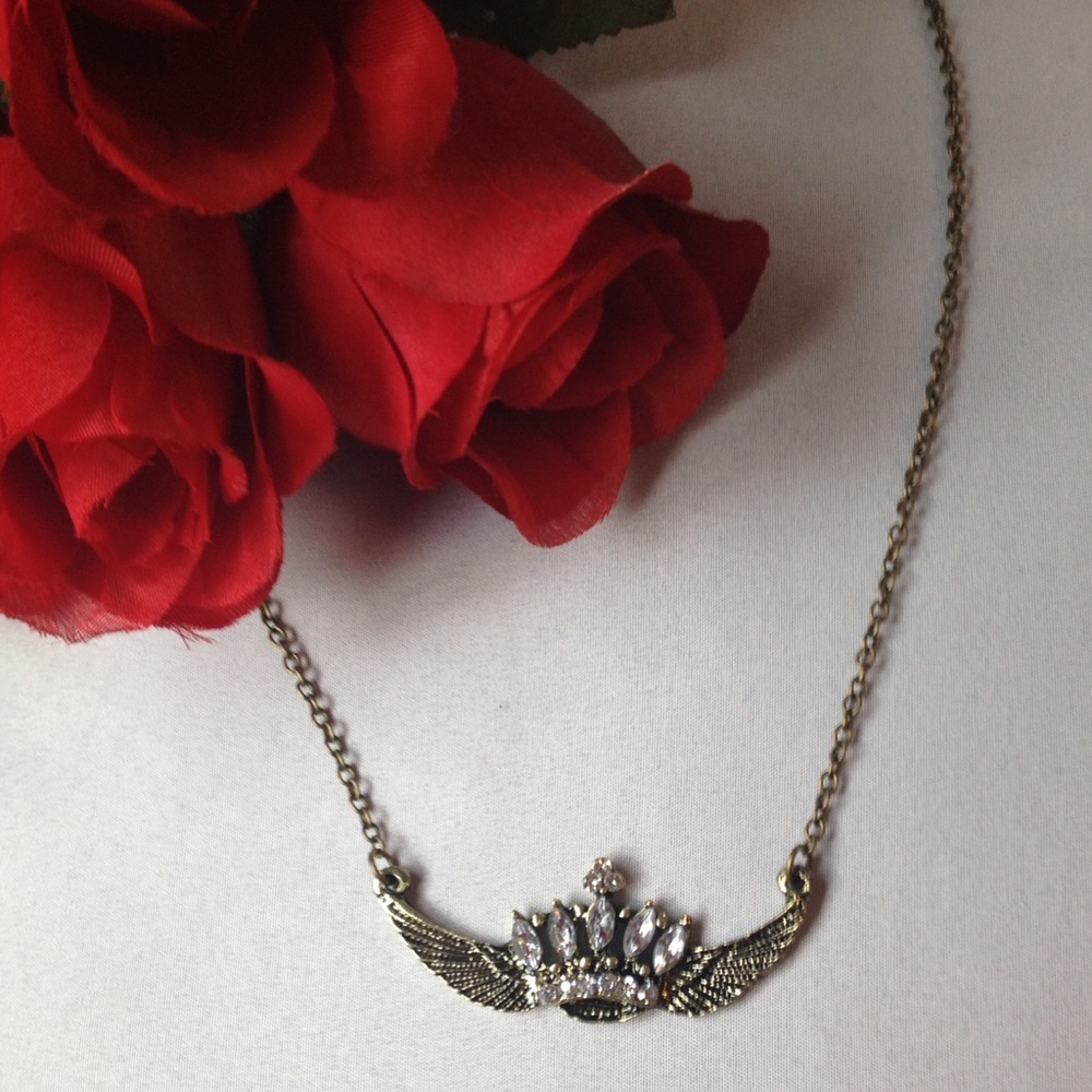 🌼5 for $25🌼NWOT Bronze Wing/Crown Necklace