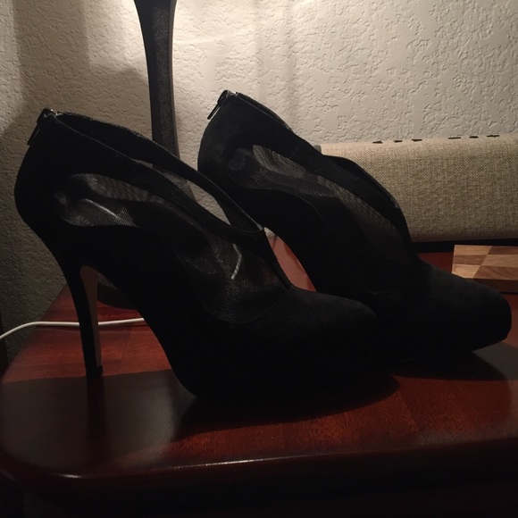 Beautiful Mesh Black heels!