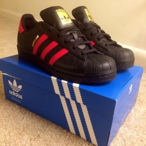 NWT Adidas Superstar kid 6 / Woman 8