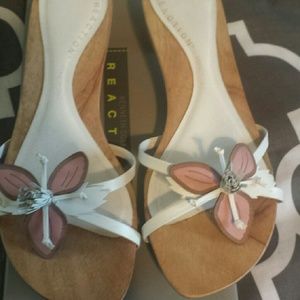 Kenneth Cole Reaction White Sandals with flower