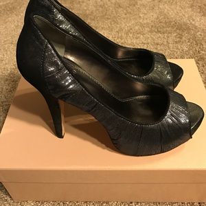 Vince Camuto black/silver peep toe platform pumps