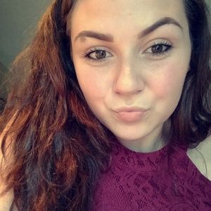 Meet your Posher, Caetlin