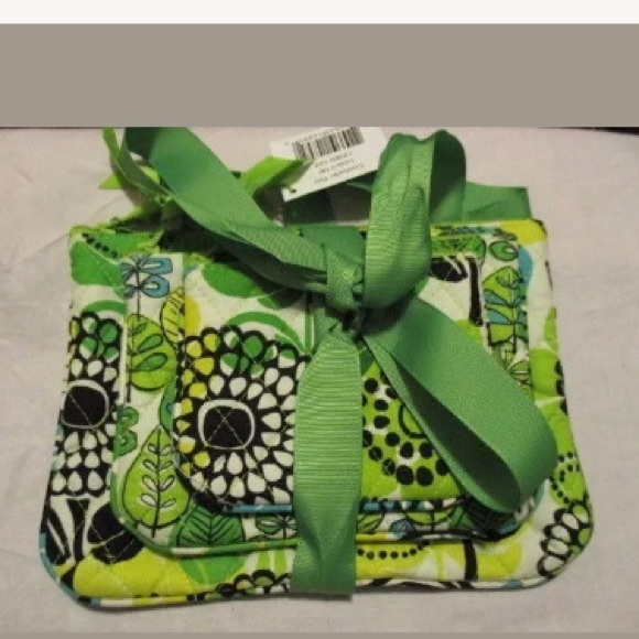 Vera Bradley Handbags - 🎀Vera Bradley Cosmetic Bags trio.