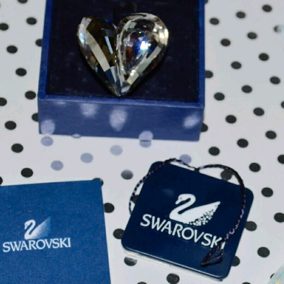 New Authentic Swarovski Crystal heart ring 58= 8.5