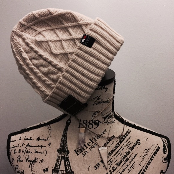 Tommy Hilfiger Cable Knit Beanie