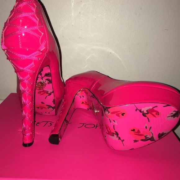 Betsey Johnson Hot Pink heels - Picture 4 of 4