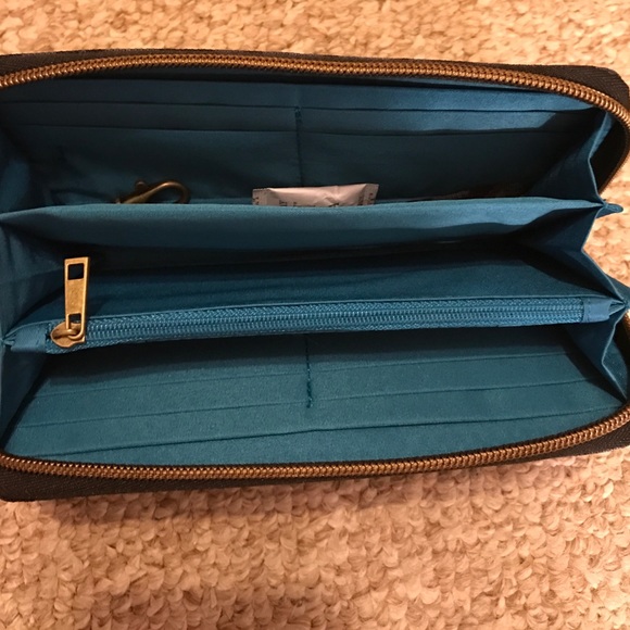 Brand new Travelon wallet - Picture 3 of 3