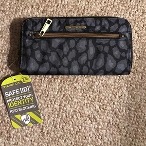 Brand new Travelon wallet