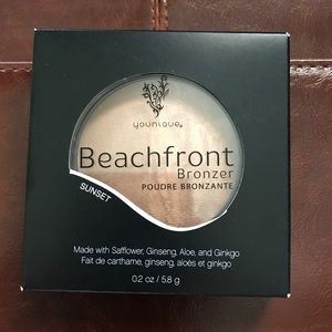 Younique Beachfront Bronzer in "Sunset"