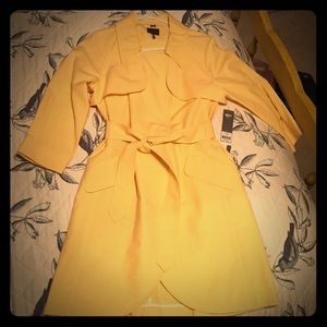 Kristin Davis yellow jacket