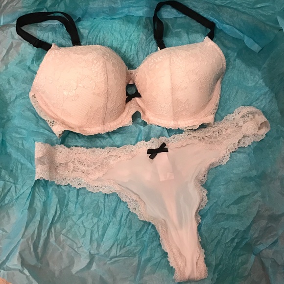 NWOT Victoria's Secret bra and Pantie set
